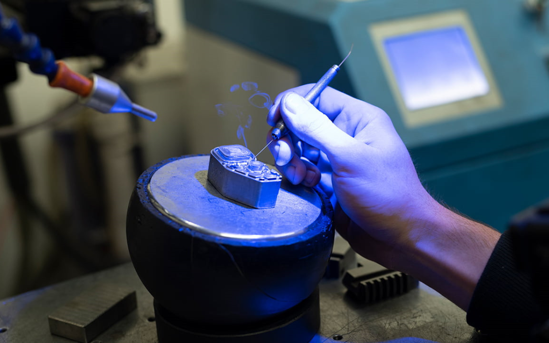 Fiber Laser Vs. Co₂ Laser Mold Welding Machine: Which Technology Is Better For Precision Repair?