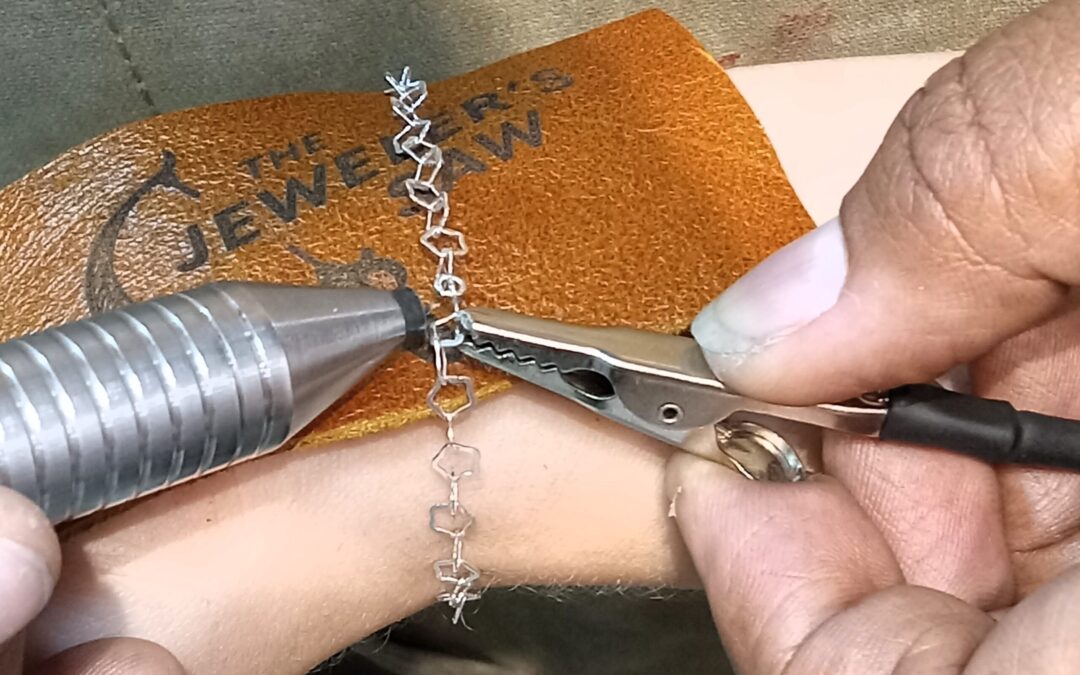 Permanent Jewelry Vs Traditional Jewelry: Differences